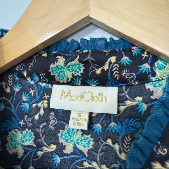 ModCloth Floral Sleeveless Blouse—S - Picture 7 of 9